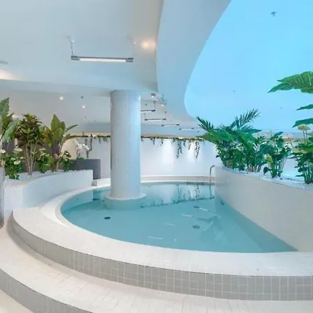 アパート Hanza Tower Black 22 & Sauna & Pool & Jacussi *
